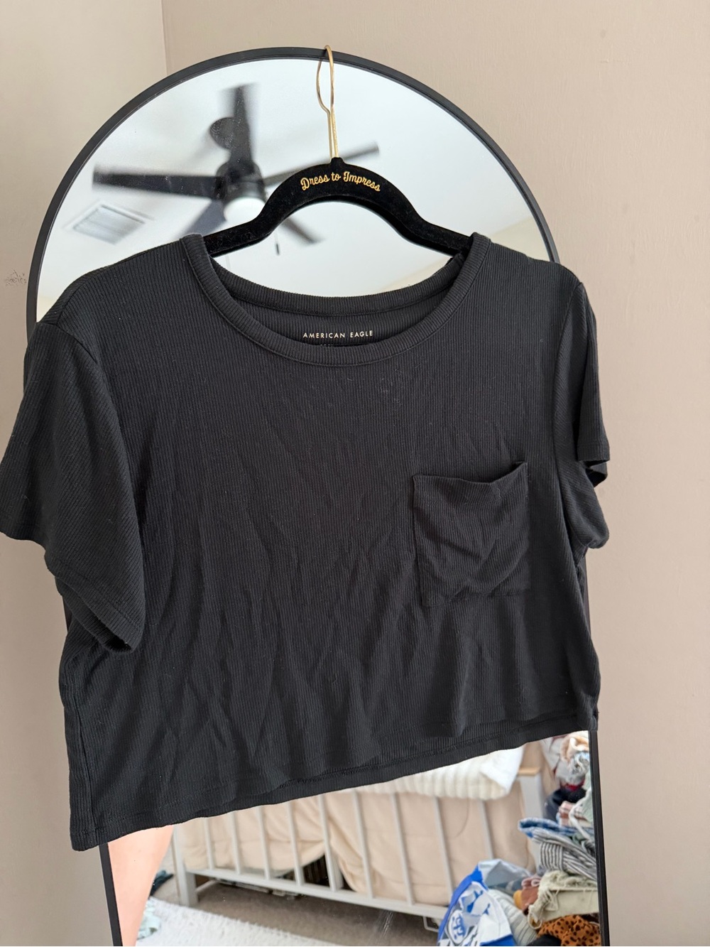 American Eagle Black Cropped Pocket Tee Size M | Short Sleeve